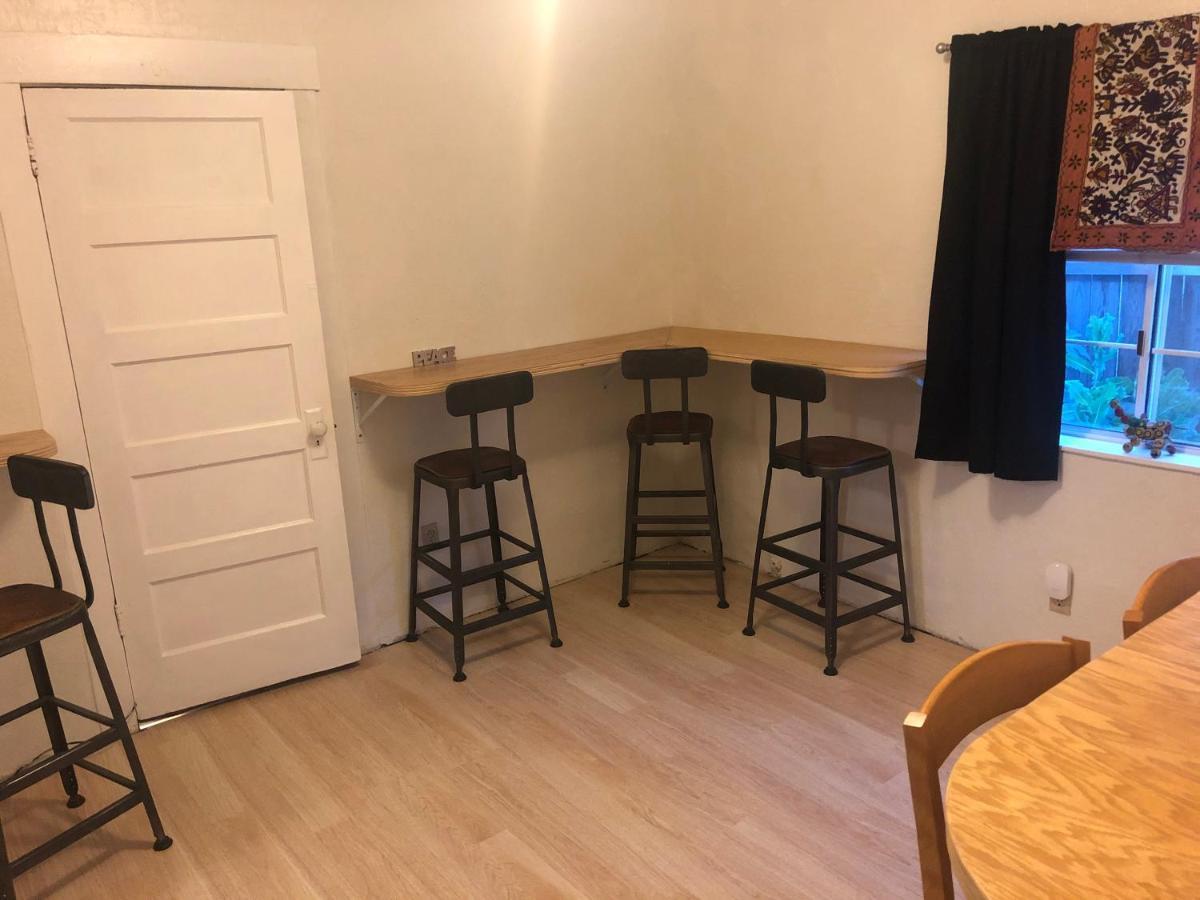 Hostel Whole Family - Wholeville Sacramento
