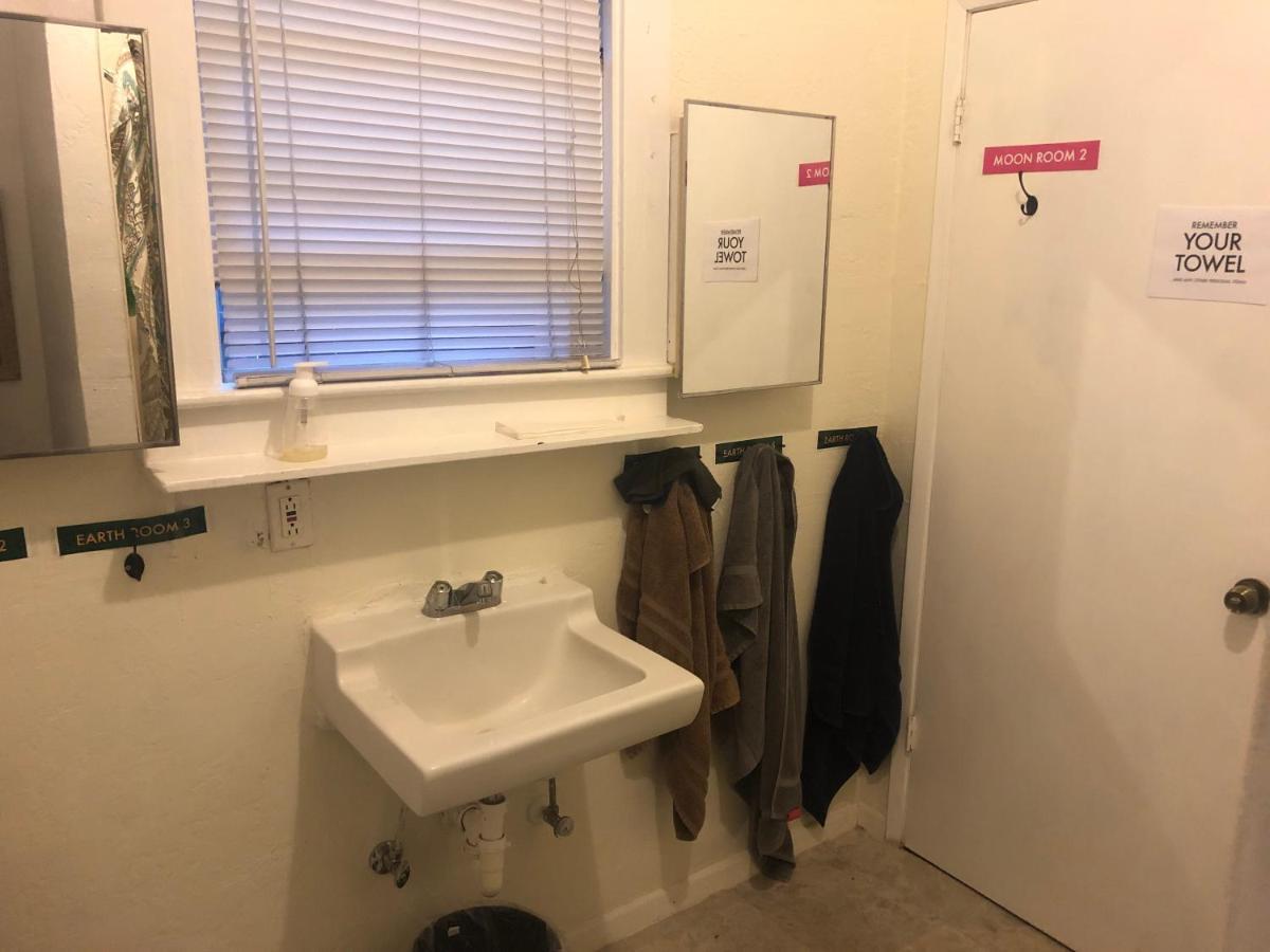 Whole Family - Wholeville Hostel Sacramento