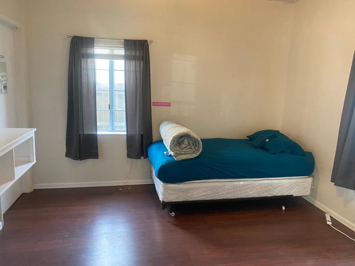 Hostel Whole Family - Wholeville