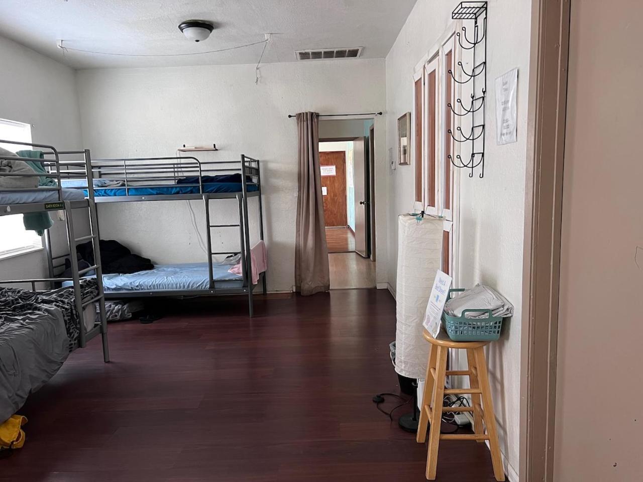 Whole Family - Wholeville Hostel Sacramento