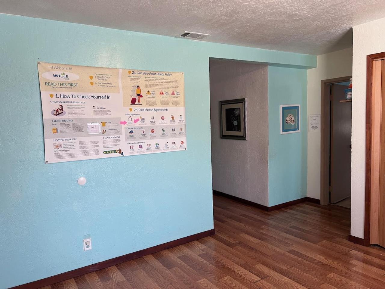 Hostel Whole Family - Wholeville Sacramento