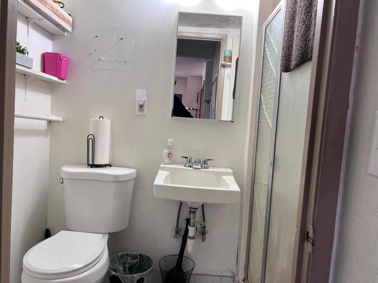 Whole Family - Wholeville Hostel Sacramento